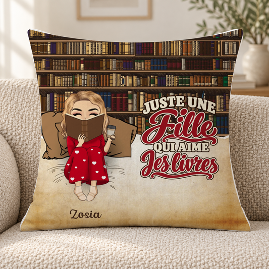Poduszka personalizowana - Dziewczyna/Chłopak, która(y) lubi książki #02911 — mockup cmub8lfut0hafng1wcxl2jaa6